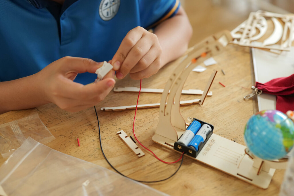 Élémentaire Gallery 02